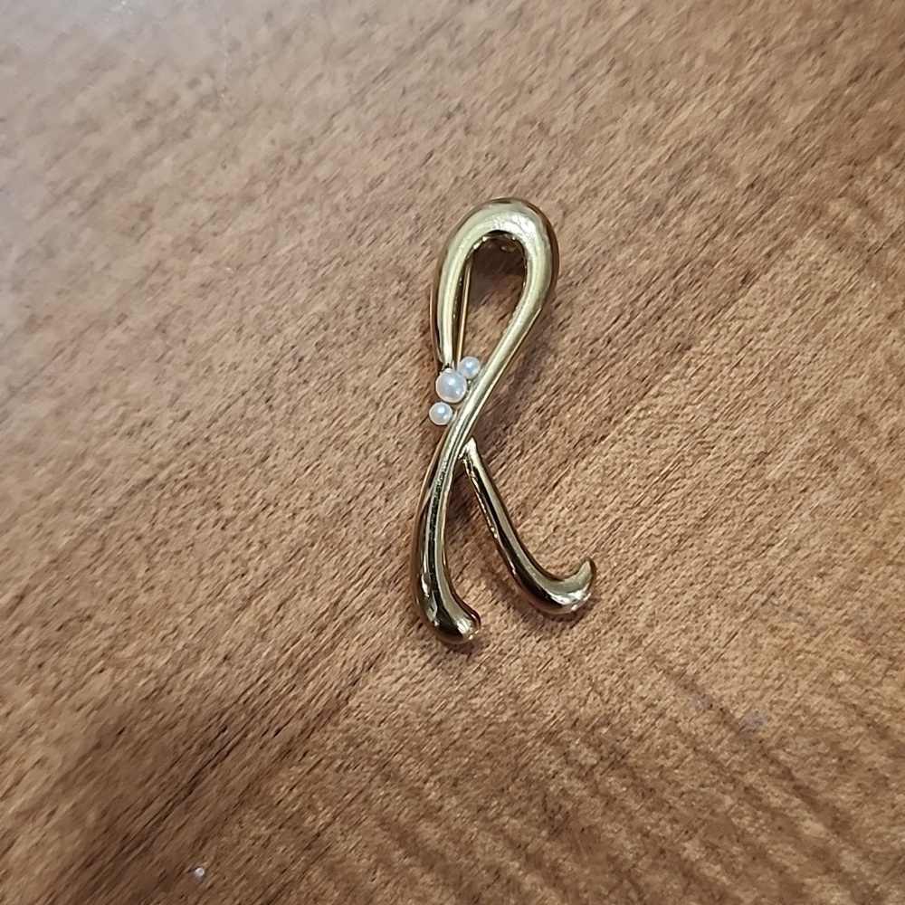 Vintage Monet Gold Pearl Brooch Pin​​​​